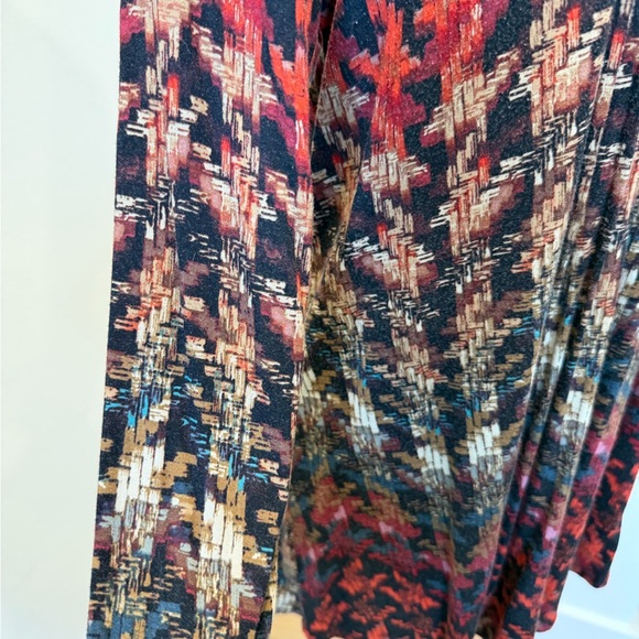 Cupio Red and Black Houndstooth Patterned Top-Large - Picture 3 of 8